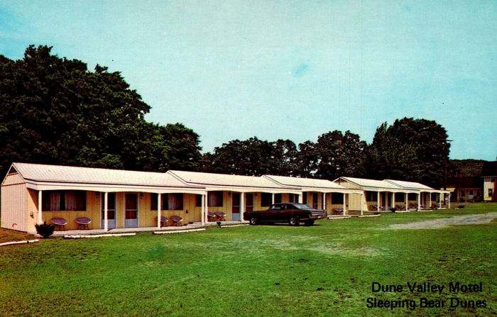 Duneswood Resort (Glen Lake Motel, Sleeping Bear Motel) - Vintage Postcard
